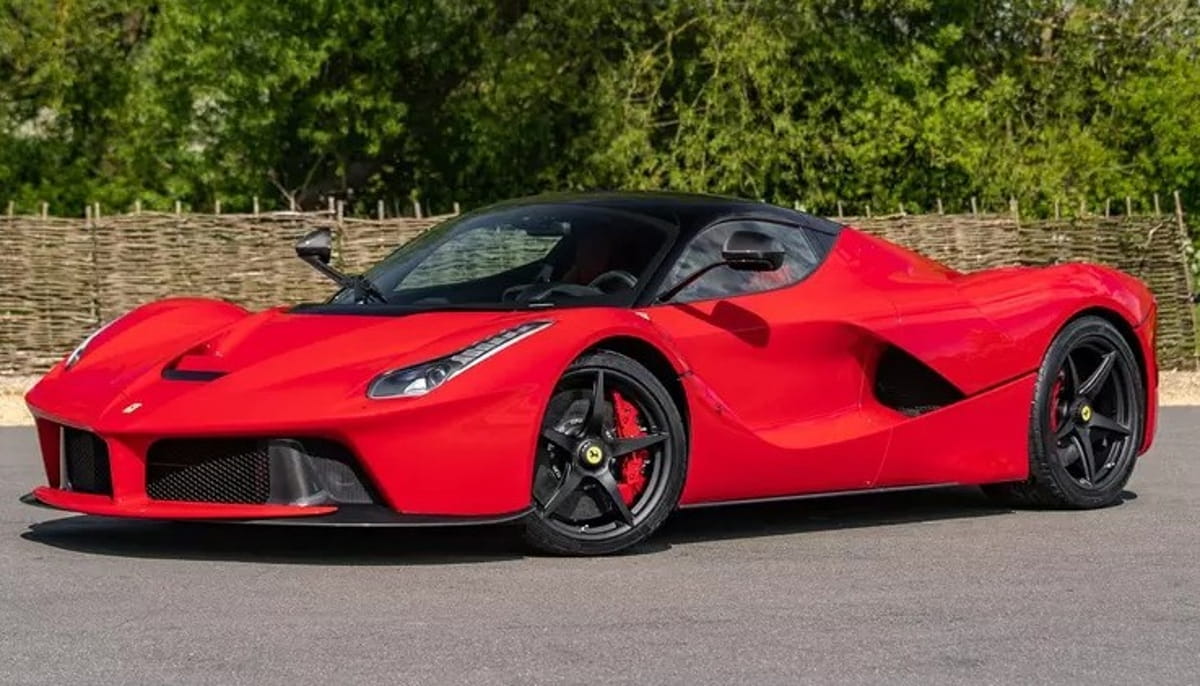 O proprietário de uma Ferrari LaFerrari 2015, emplacada no Distrito Federal, terá que desembolsar nada menos que R$ 1.067.933,76