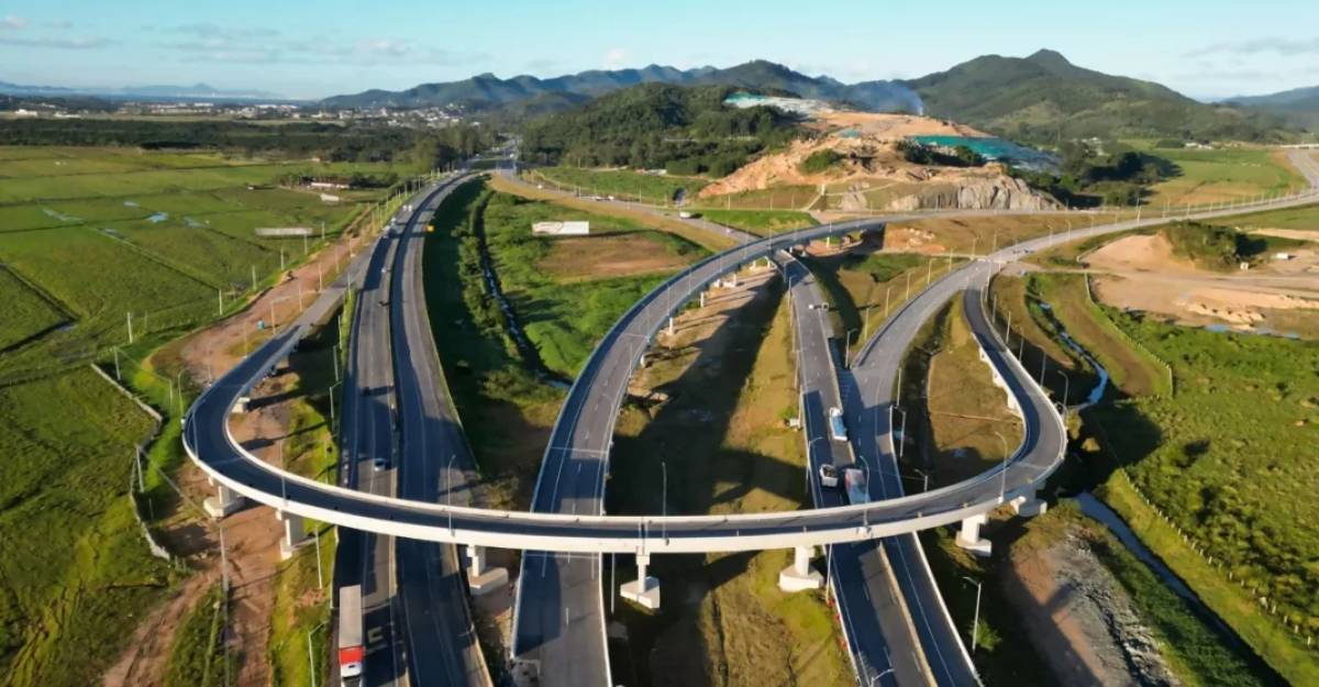 em tudo são flores em 2026. Neste domingo (17), o Contorno Viário da Grande Florianópolis será interditado