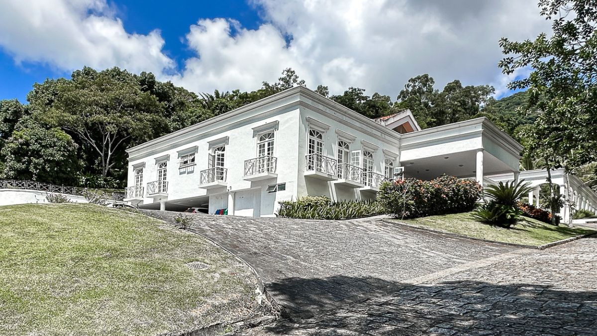 São 3.000 metros quadrados de área construída em um terreno de 476 mil metros quadrados