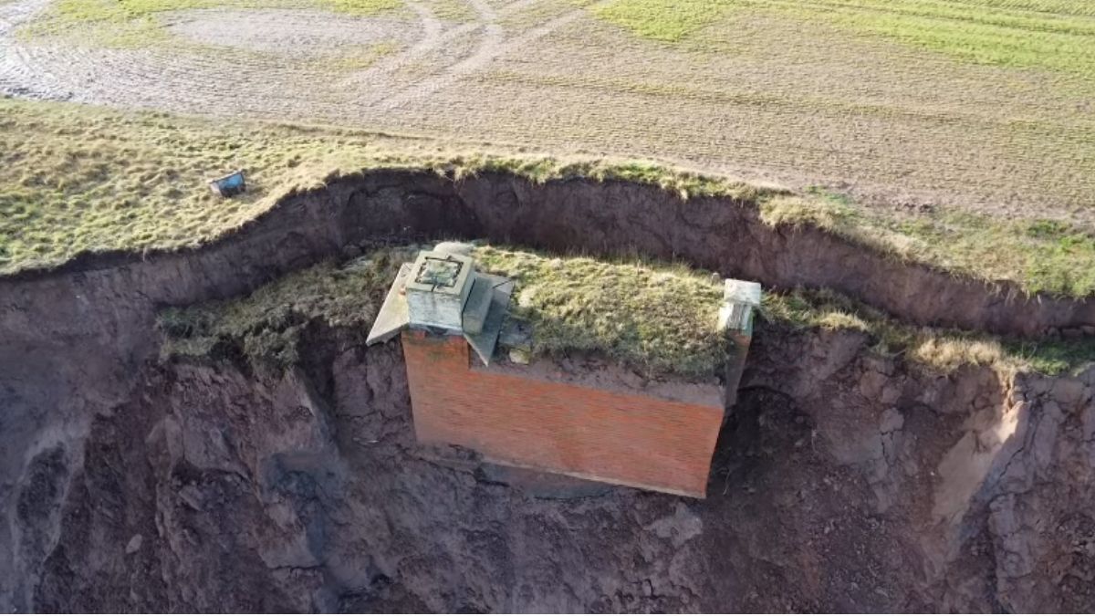 De acordo com a Agência Ambiental do Reino Unido, East Yorkshire possui algumas das taxas de erosão costeira mais rápidas do país