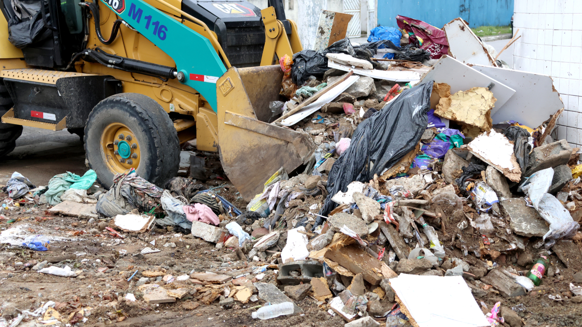 Foram recolhidas 36 toneladas de entulho e 39 toneladas de resíduos diversos