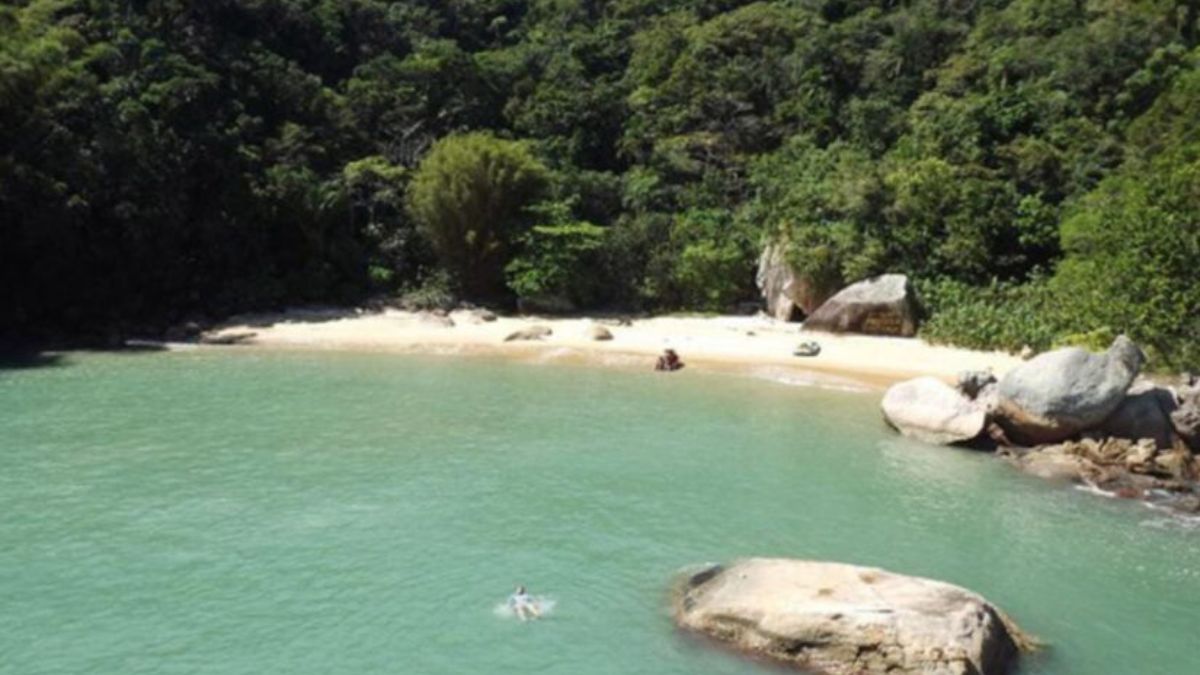 O motivo dessa praia permanecer tão preservada surpreende algumas pessoas
