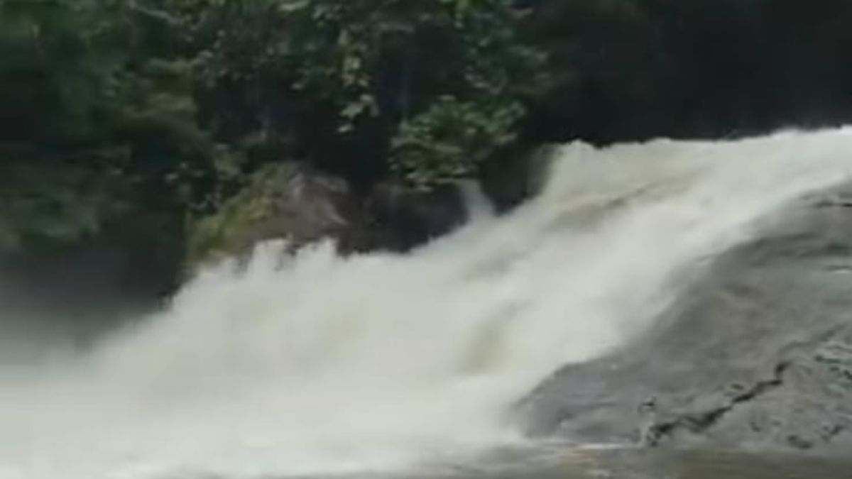 A cachoeira foi interditada temporariamente por medida de segurança