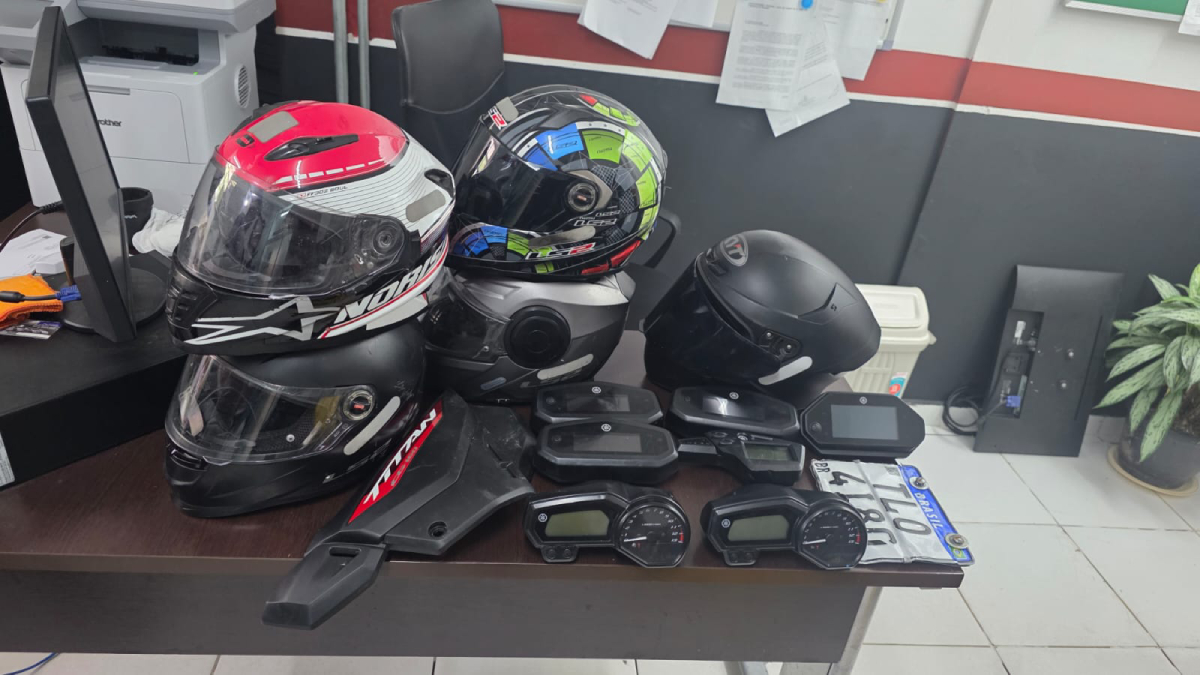 No local, os policiais encontraram diversas peças de motocicletas