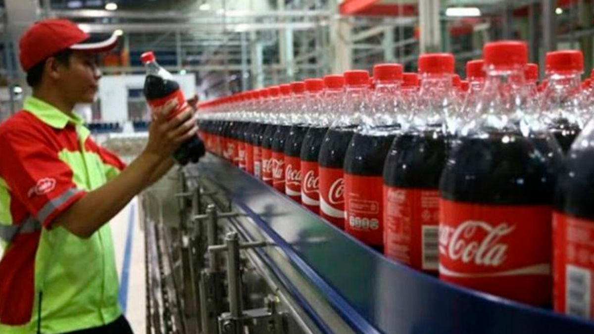 É ali que funciona a maior fábrica da Coca-Cola do mundo em volume de produção