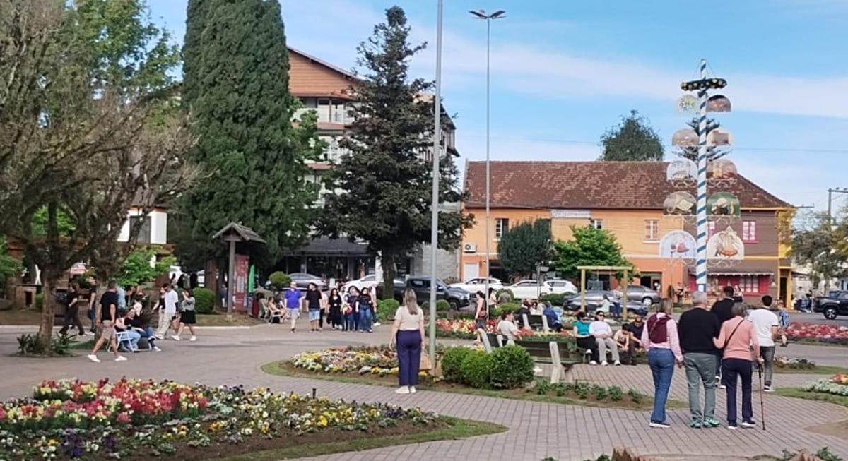 Esqueça o agito das cidades vizinhas. Nova Petrópolis, a apenas 90 km de Porto Alegre, consolidou-se em 2026 como o refúgio perfeito para quem busca a verdadeira essência alemã no Brasil