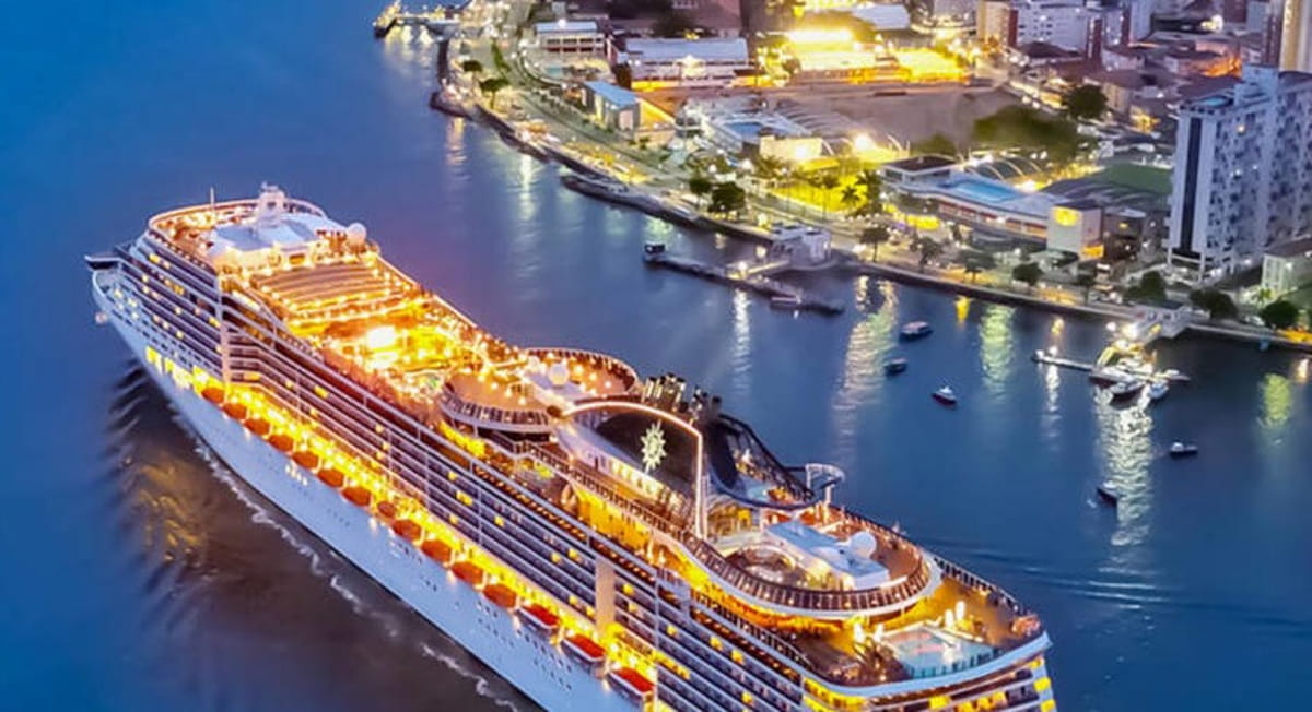 No trecho paulista, o roteiro passa por destinos tradicionais e de grande fluxo turístico, como Santos e Guarujá