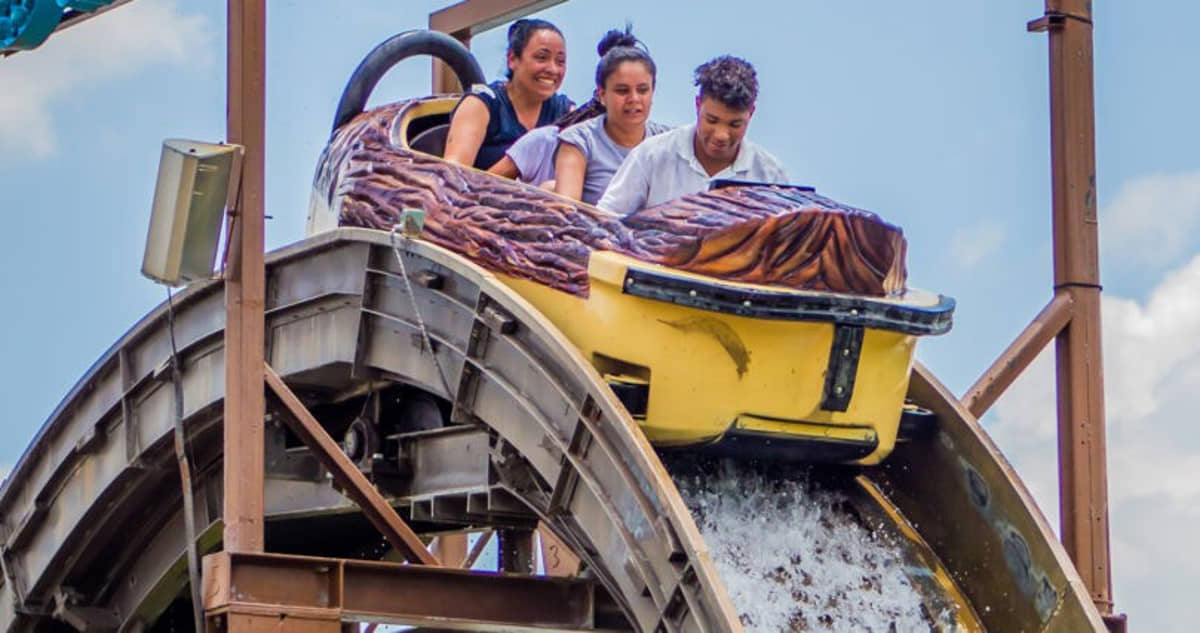 Visitantes curtem o 'Spleshi' para espantar o calor no Hopi Hari