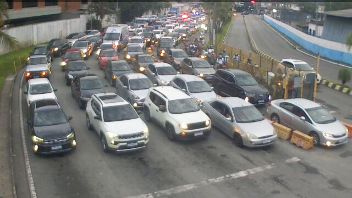 O tempo de embarque é de 25 minutos para quem sai de Santos e de 45 minutos para quem parte do Guarujá