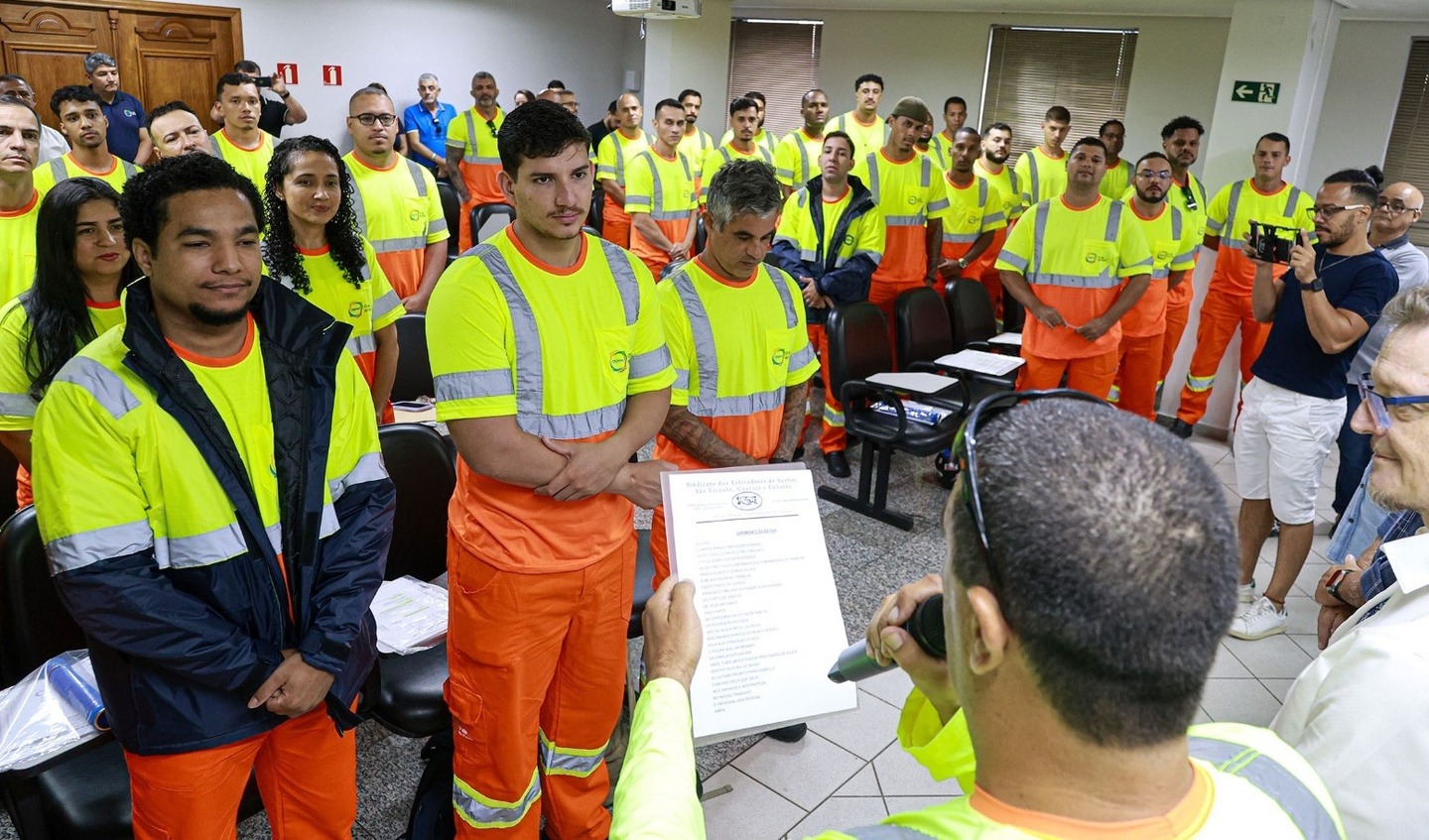 A chegada dos novos estivadores que inclui três mulheres faz parte de um movimento estratégico de 'oxigenação' e renovação da mão de obra portuária