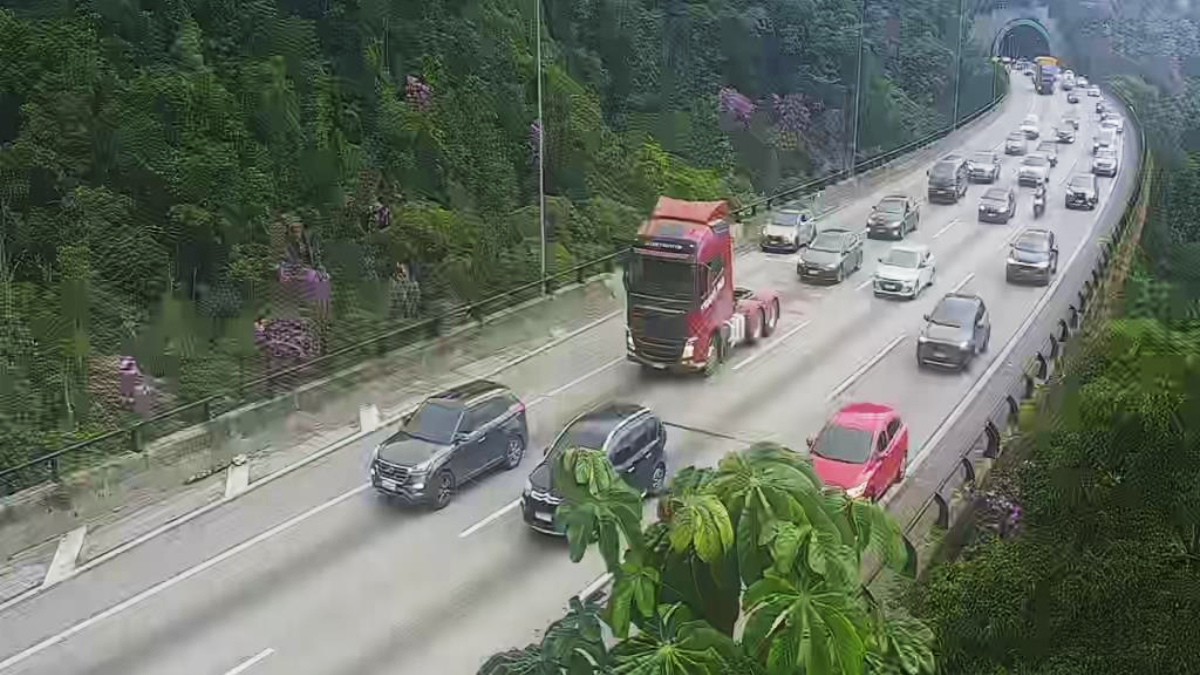 Na Rodovia Imigrantes, há tráfego lento do km 18 ao km 12 no sentido São Paulo