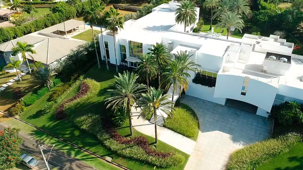 A mansão onde Ana Hickmann viveu com o ex-marido foi à leilão