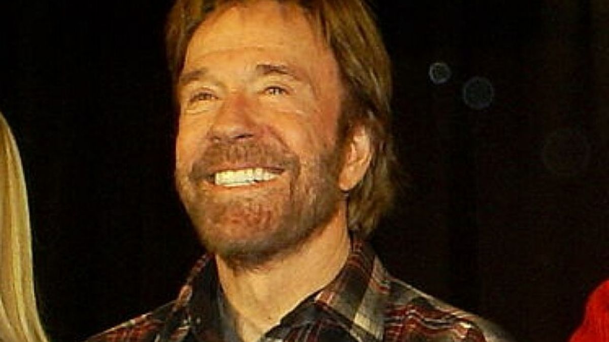 Antes de conquistar fama internacional no cinema, Chuck Norris construiu uma carreira sólida nas artes marciais, acumulando mais de 180 vitórias ao longo de sua trajetória