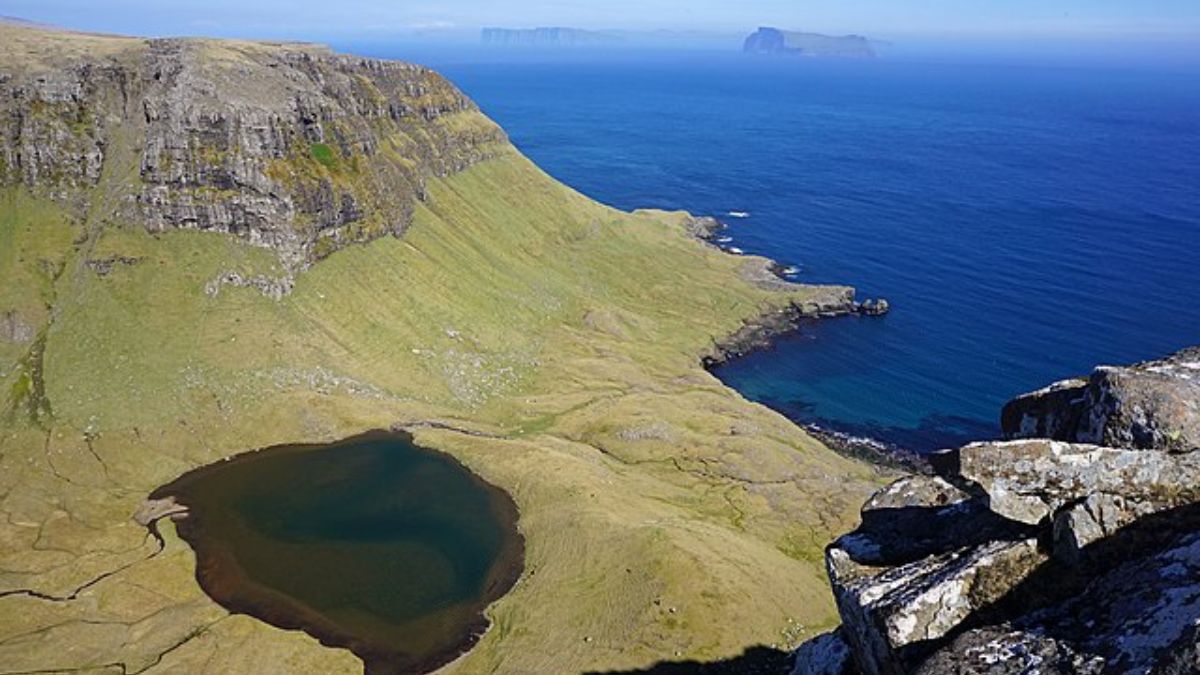 O pequeno arquipélago no Atlântico Norte, com cerca de 55 mil habitantes, voltou ao centro do debate político com discussões sobre ampliar a autonomia ou alcançar a independência