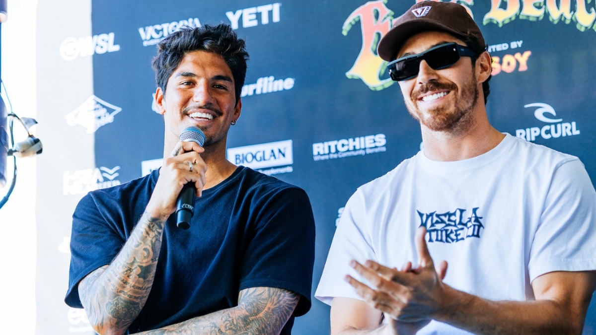 Gabriel Medina e Yago Dora durante a coletiva de imprensa em Bells Beach