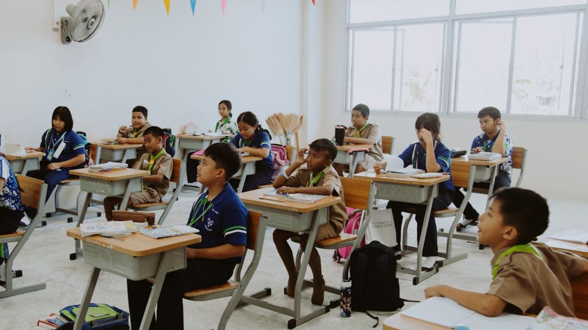 Quando a escola abre suas portas para parcerias com empresas, universidades e organizações da sociedade civil, ela amplifica sua capacidade de transformação