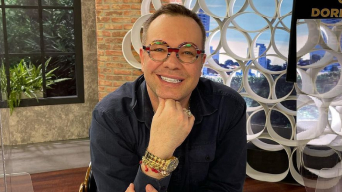 O jornalista Felipeh Campos, de 52 anos, foi internado na manhã desta quarta-feira (18)