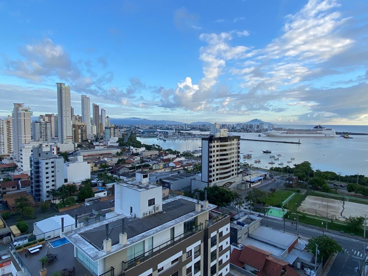 Cidade de Itajaí, vizinha de Balneário Camboriú - conhecida como a 'Dubai Brasileira'