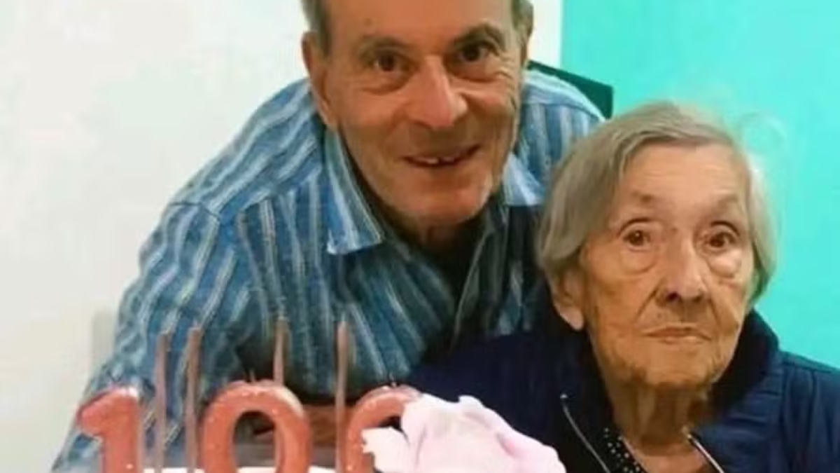Em outubro de 2022, Ney Matogrosso compartilhou com os fãs a comemoração dos 100 anos da mãe