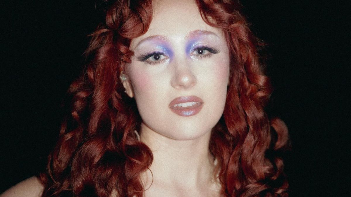 A cantora Chappell Roan foi acusada de destratar a enteada do jogador Jorginho, do Flamengo