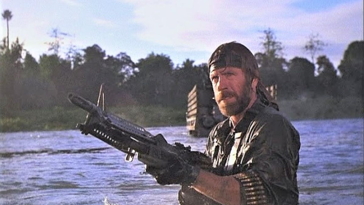 Chuck Norris em cena de 'Braddock 3 - O Resgate'