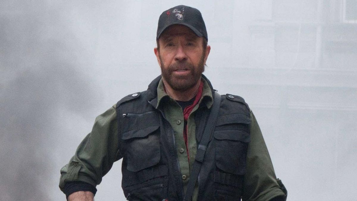Chuck Norris em cena de 'Os Mercenários 2'