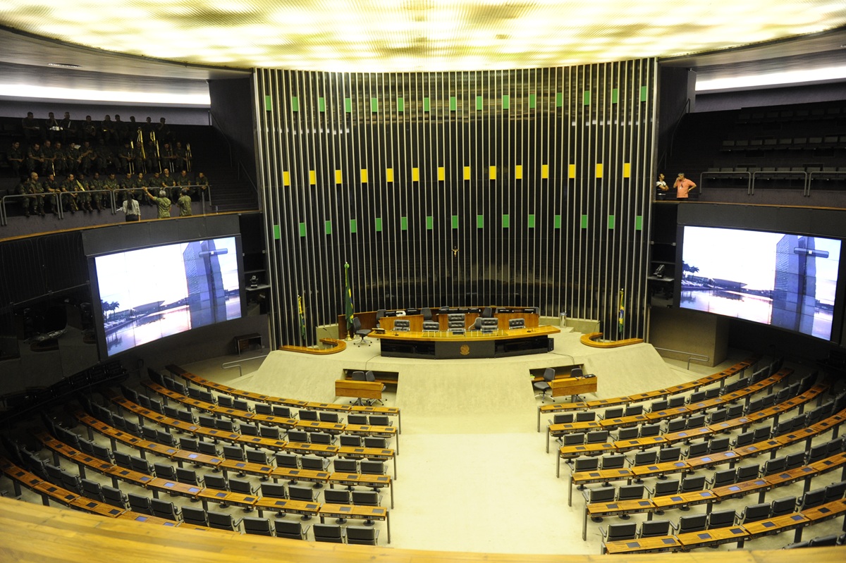 Deputados federais, estaduais e distritais podem trocar de partido até 3 de abril sem risco de perder o mandato, durante o período da chamada janela partidária