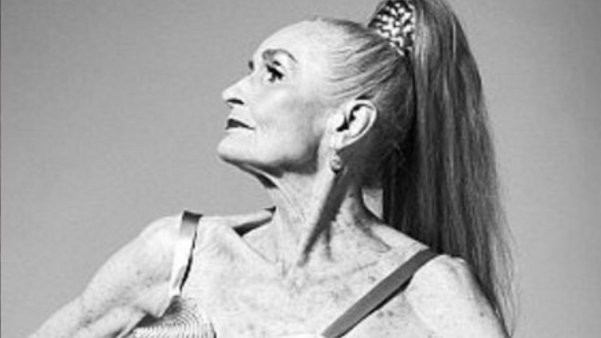 Daphne Selfe, a modelo britânica mais velha do mundo, morreu aos 97 anos