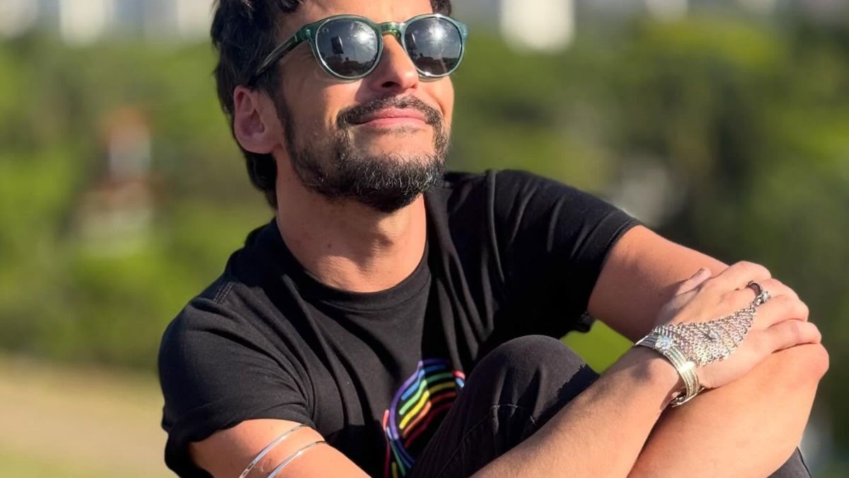 O ex-apresentador do TV Fama relatou ter sofrido homofobia no condomínio onde vive em São Paulo