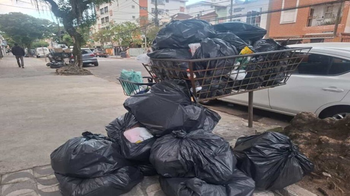 Seis cidades do Litoral de São Paulo ficaram sem coleta de lixo por conta da paralisação