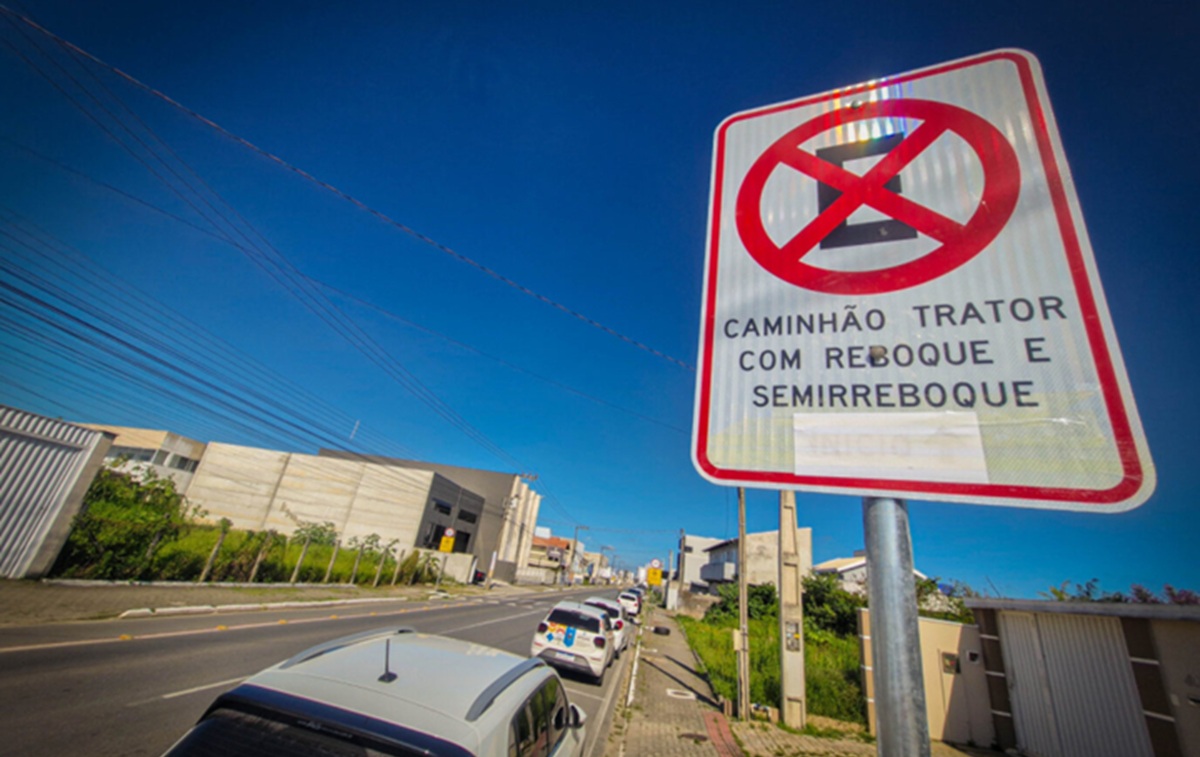 Sindicato pede suspensão de decretos que restringem circulação e estacionamento em cidade portuária