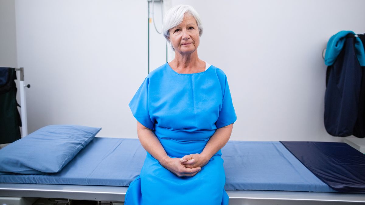 A dificuldade em negociar o uso de preservativo em casamentos e a ausência do teste de HIV nos exames de rotina médica fazem com que a descoberta da doença ocorra apenas em estágios avançados.