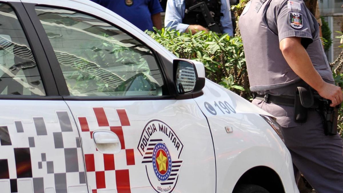 Ação conjunta entre as polícias Civil e Militar conta com 82 viaturas e mais de 300 agentes infiltrados nas vielas do São Bento desde as primeiras horas do dia.