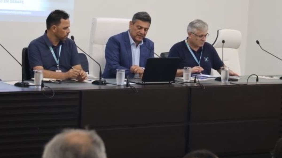 Audiência na Câmara de Santos revela: 95% das obstruções de rede em 2025 foram causadas por lixo, mas população exige ressarcimento por falta d'água