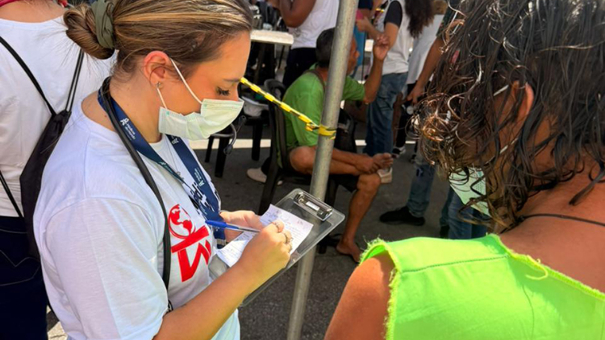 A iniciativa reúne profissionais voluntários de diversas áreas da saúde e assistência social em Itanhaém