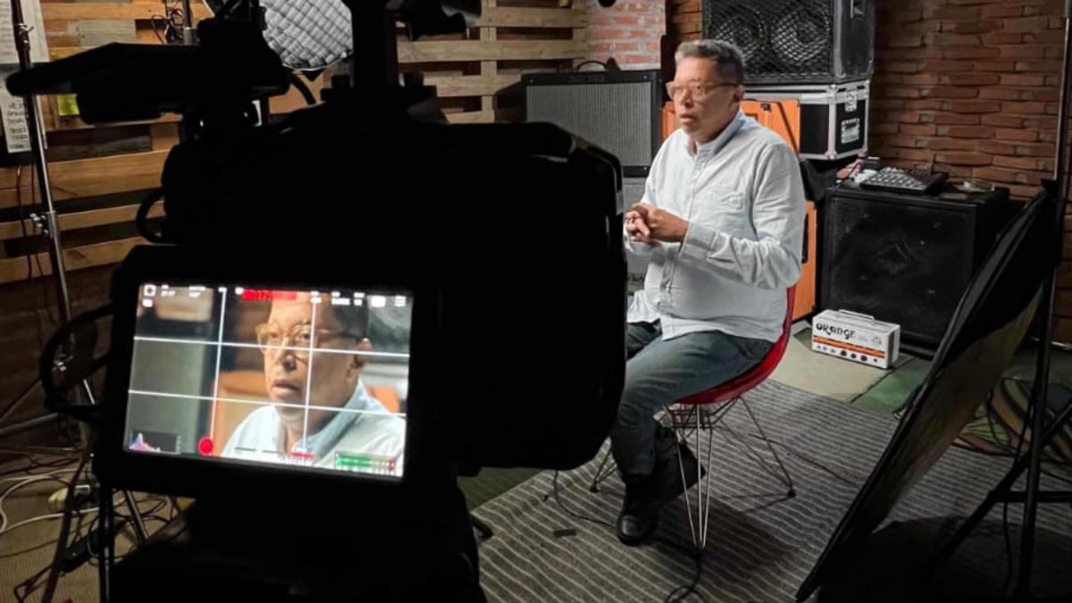 A participação de Sérgio Vieira ocorre justamente por causa do livro Raimundos O show que nunca terminou