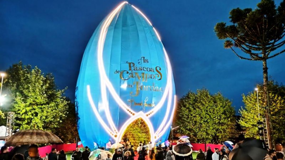 Esta cidade do interior de São Paulo instalou um ovo de Páscoa cenográfico de 20 metros de altura