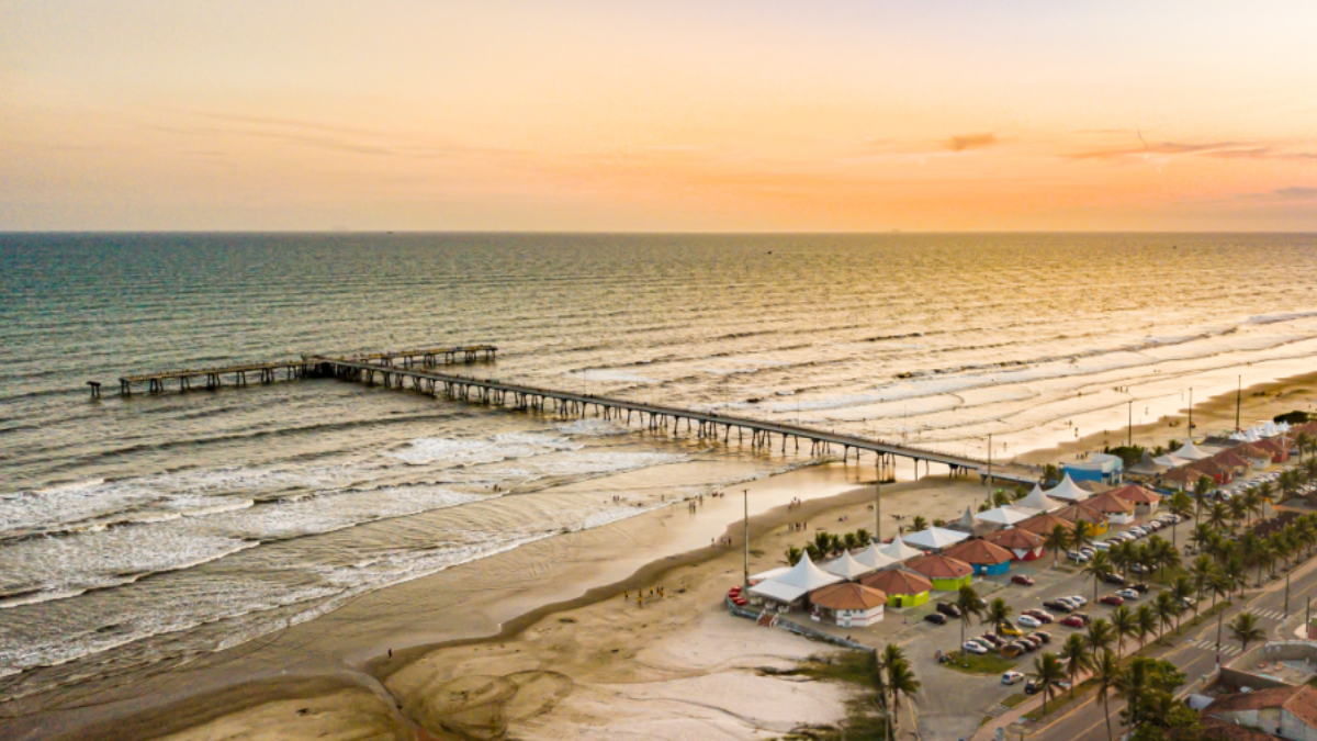 Localizada na Praia Agenor de Campos, a Plataforma de Pesca de Mongaguá avança cerca de 400 metros sobre o oceano