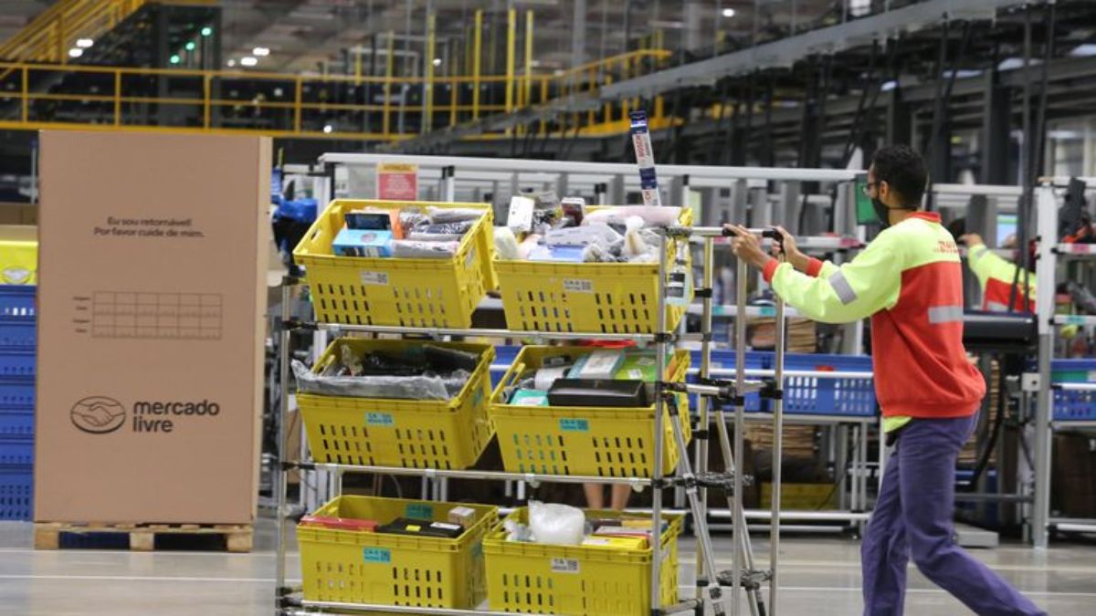 Anvisa apreendeu produtos irregulares em um centro logístico do Mercado Livre