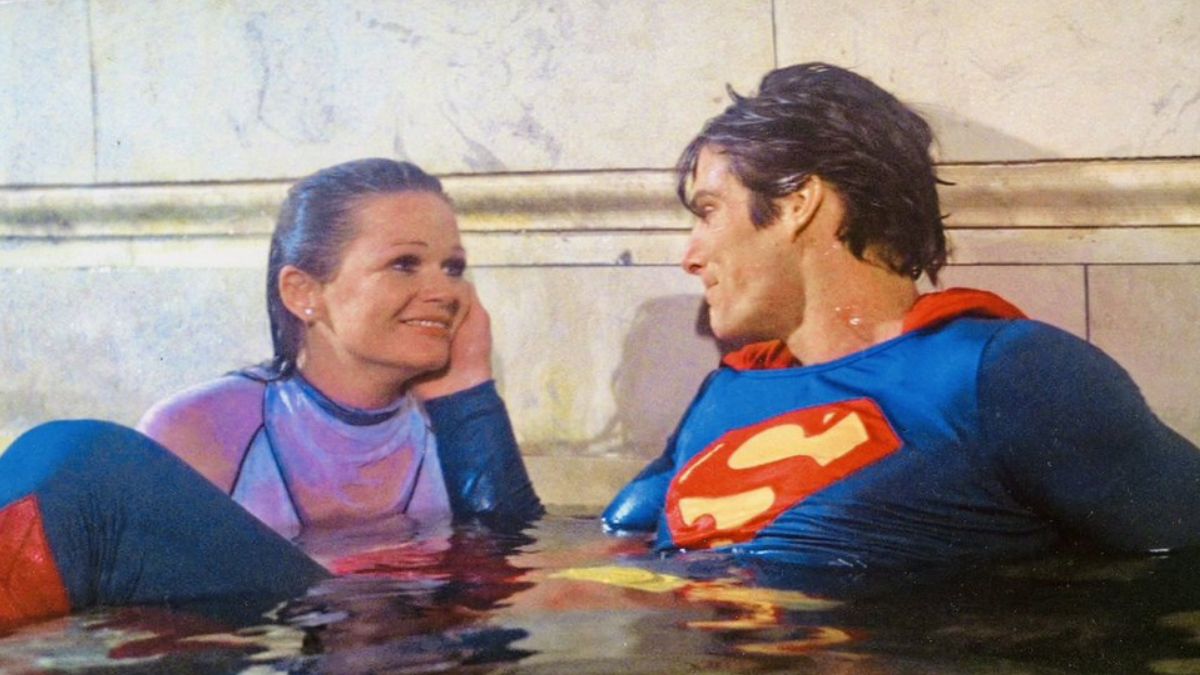Valerie Perrine em cena de 'Superman 2', com Christopher Reeve