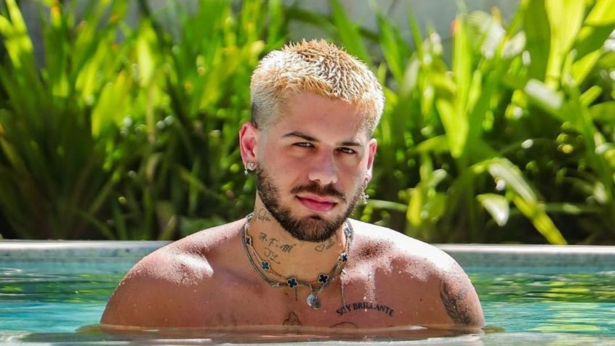 O cantor Zé Felipe revelou detalhes de sua nova mansão com piscina no quarto