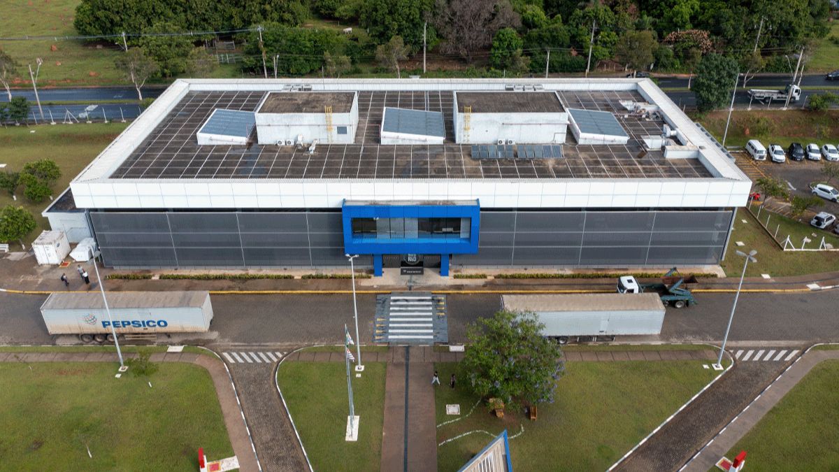 A empresa valoriza competências como organização, pensamento analítico, trabalho em equipe e proatividade.