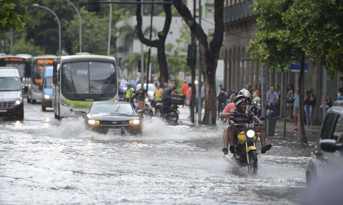 Especialistas são diretos: as enchentes não são apenas culpa do volume de chuva, mas da geografia reprimida