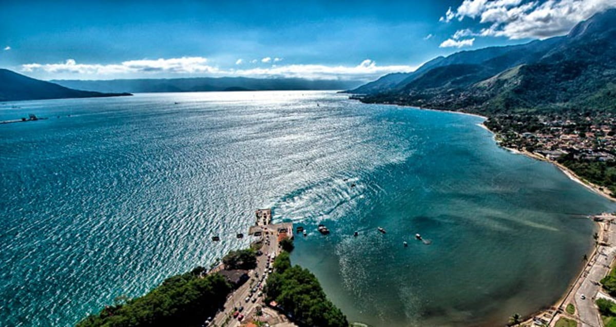 A medida é considerada estratégica para equilibrar o grande fluxo de turistas com a capacidade ambiental da ilha
