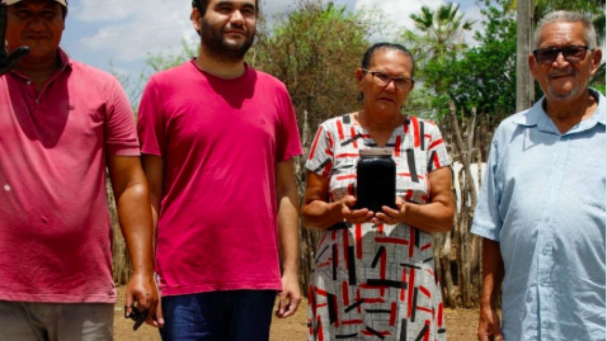 Uma família de Tabuleiro do Norte, no interior do Ceará, pode ter encontrado uma riqueza escondida; a suspeita é que petróleo tenha sido descoberto durante uma perfuração, realizada com o objetivo de buscar água