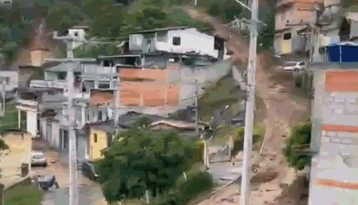 O reservatório fazia parte de um projeto iniciado em janeiro de 2025 para abastecer três bairros da cidade