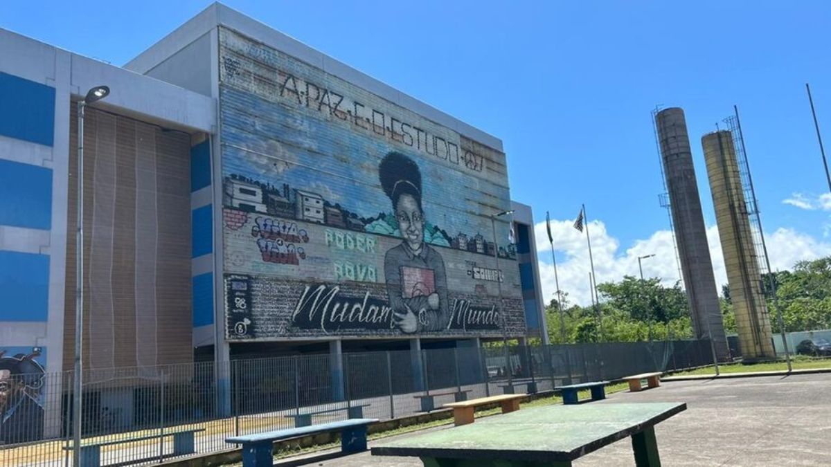 Fundada em 2014, a Escola Estadual Parque dos Sonhos tem como propósito atender famílias em situação de vulnerabilidade, retiradas de uma área de risco de Cubatão