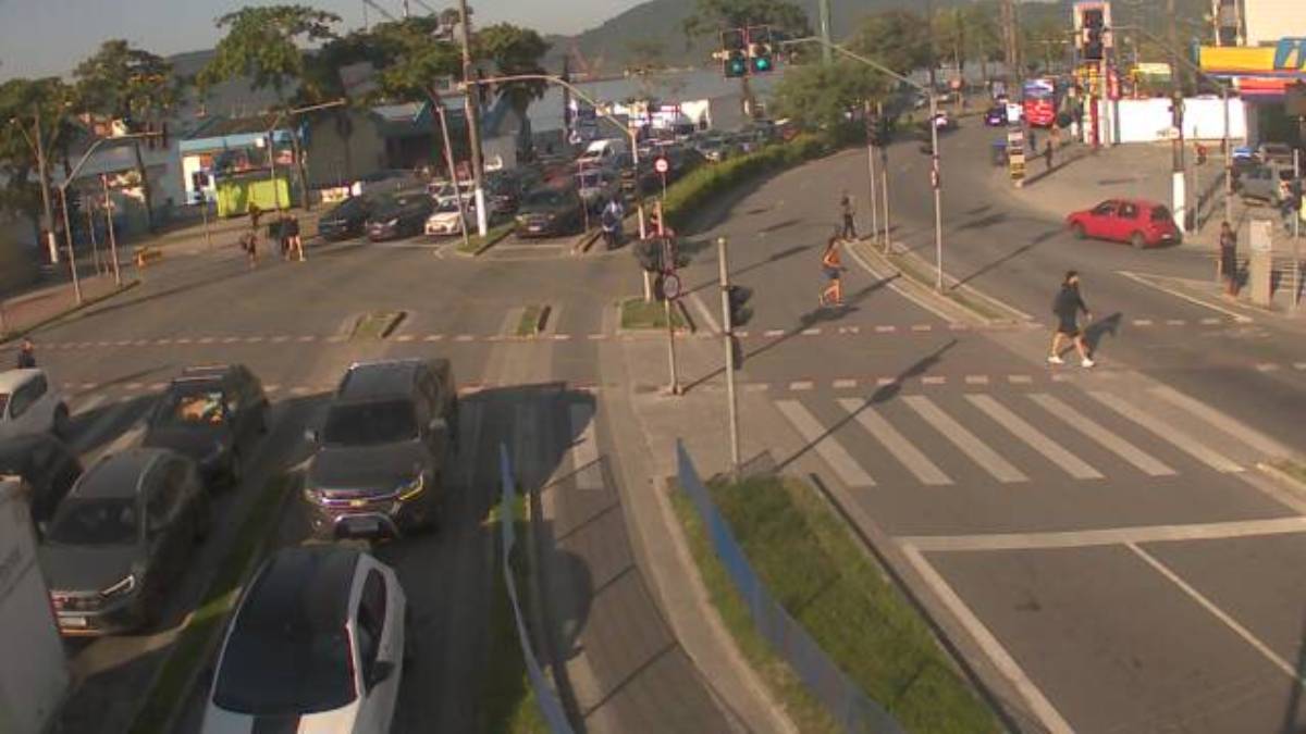 Na ligação entre Santos e Guarujá, um dos principais pontos de travessia da Baixada Santista, o tempo de espera é de cerca de 20 minutos no lado de Santos e 40 minutos no sentido contrário