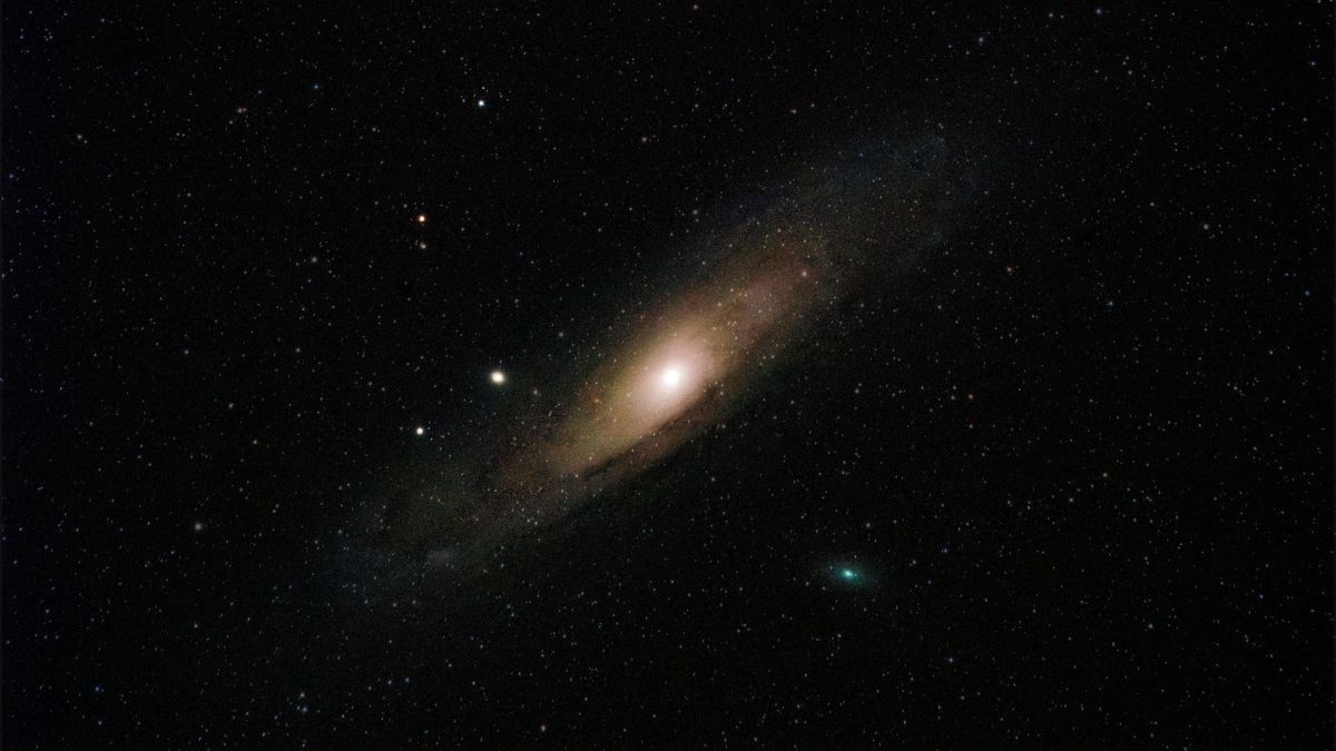 Astrônomos identificaram um objeto espacial incomum que emite rajadas de ondas de rádio