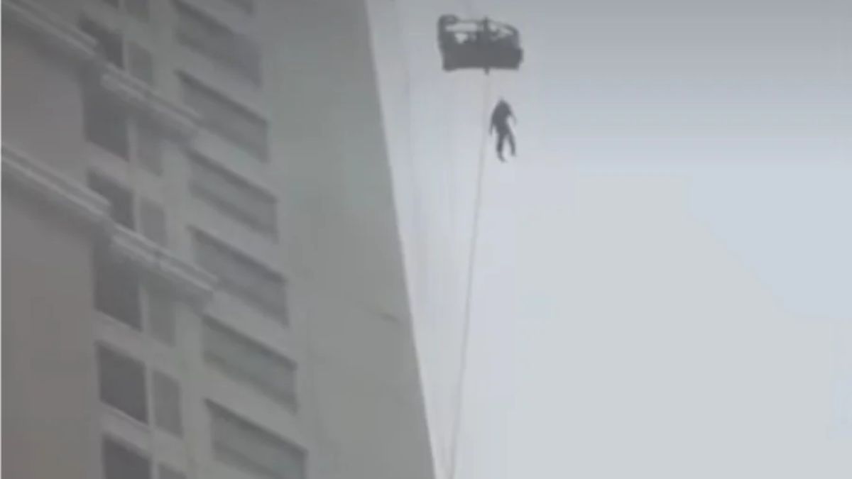 Um limpador de janelas morreu após ser arremessado de um andaime no 26&ordm; andar